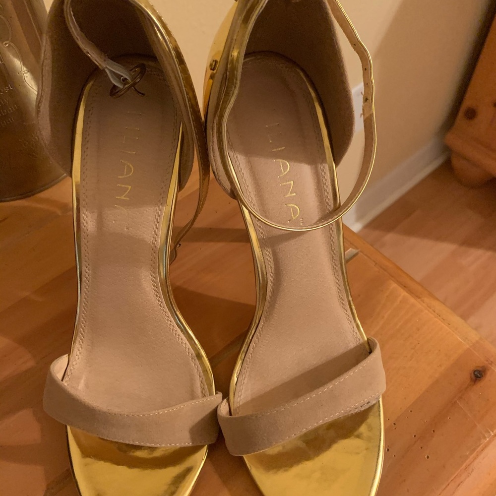 Gorgeous suede 4 inch heel pumps 7.5